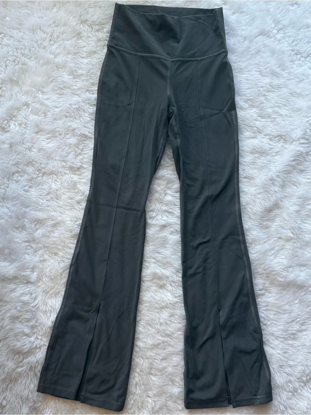 Aritzia TnAction TnaBUTTER™ Atmosphere Split Hi-Rise Legging in coal gray
